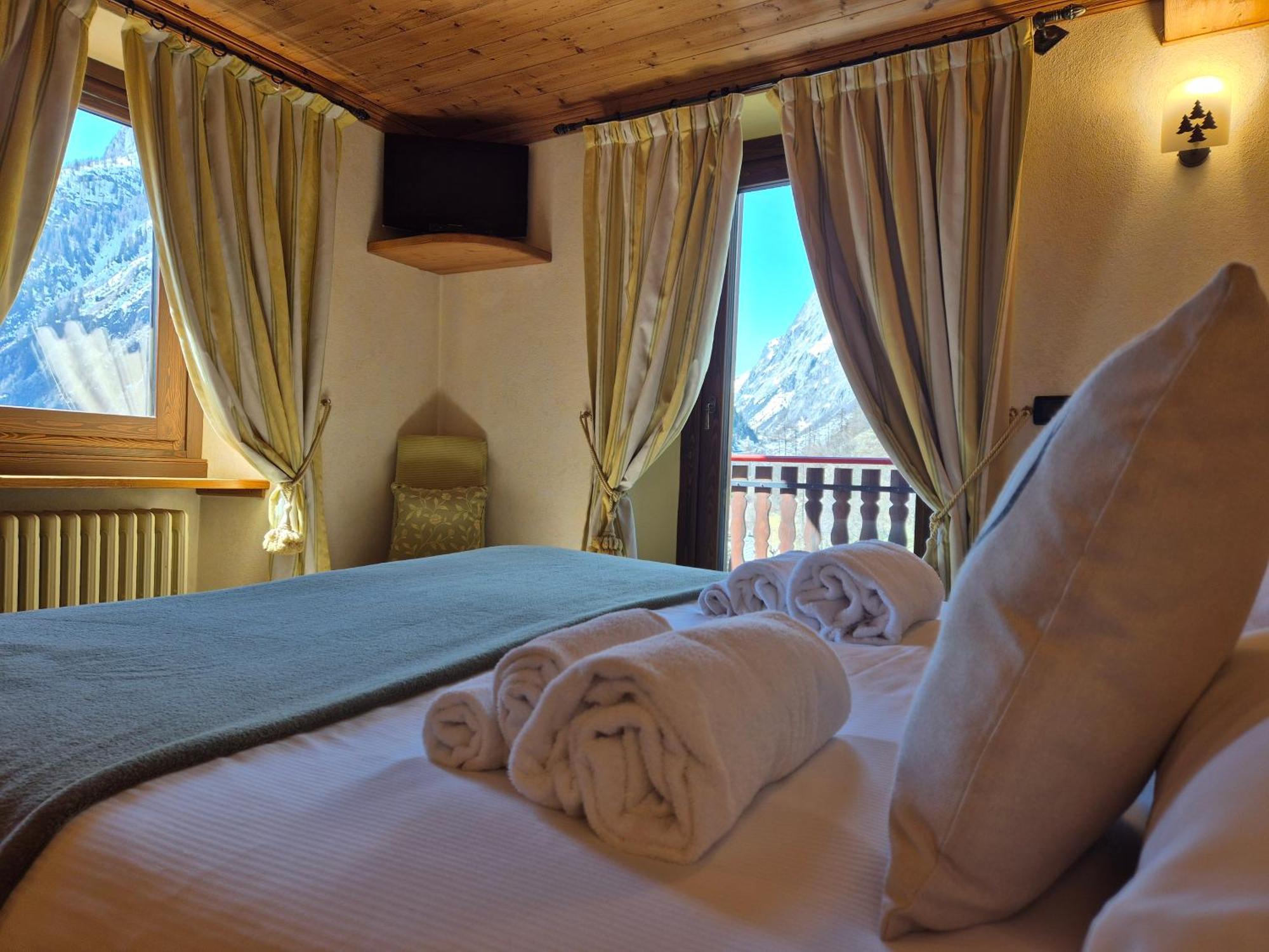 Hotel Dente Del Gigante 쿠르마예 외부 사진